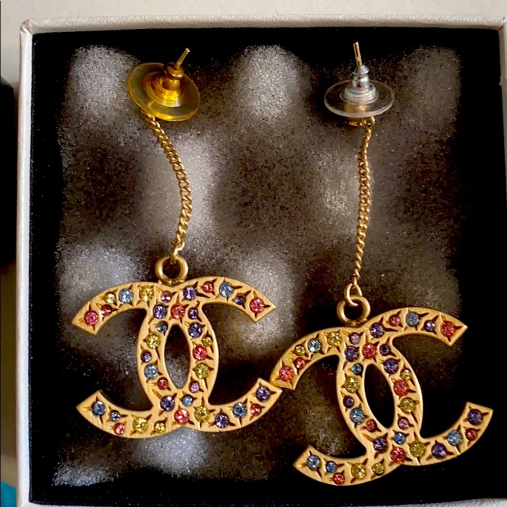 CC dangling earrings:  Boucles oreille